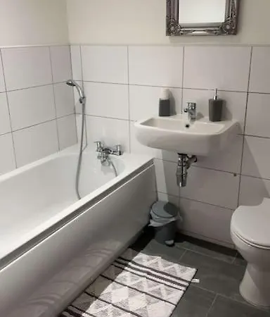 Escape Beautiful 2 Bedroomed Apartment *