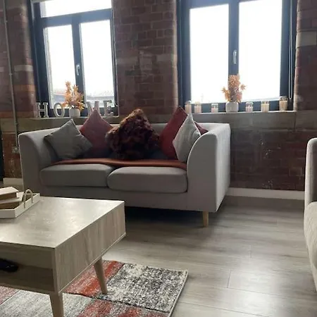 Escape Beautiful 2 Bedroomed Apartment *