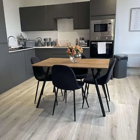 Apartment Escape Beautiful 2 Bedroomed *
